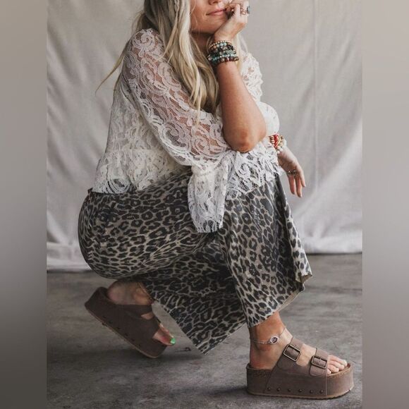 Bluevelvet Boutique Brown Leopard Print Wide Leg Raw Hem Trendy Jeans - Picture 3 of 9